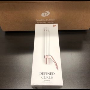 T3 Defined Curls 1” clip barrel